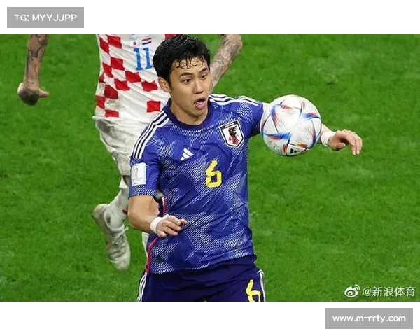 日本队长远藤航重伤被担架抬下掩面落泪,33岁老将仍起身防守